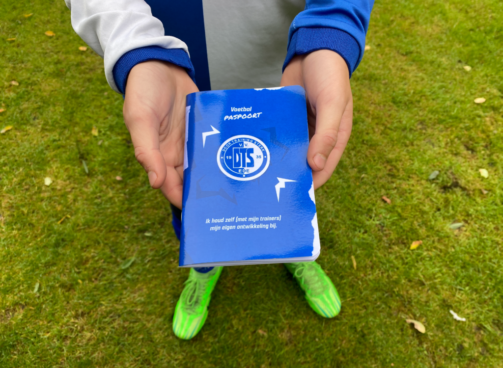 Voetbal-paspoort-boekje-03
